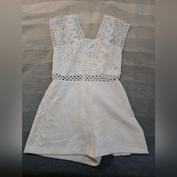 DO+BE Women's white lace cutout romper size medium - Picture 1 of 5